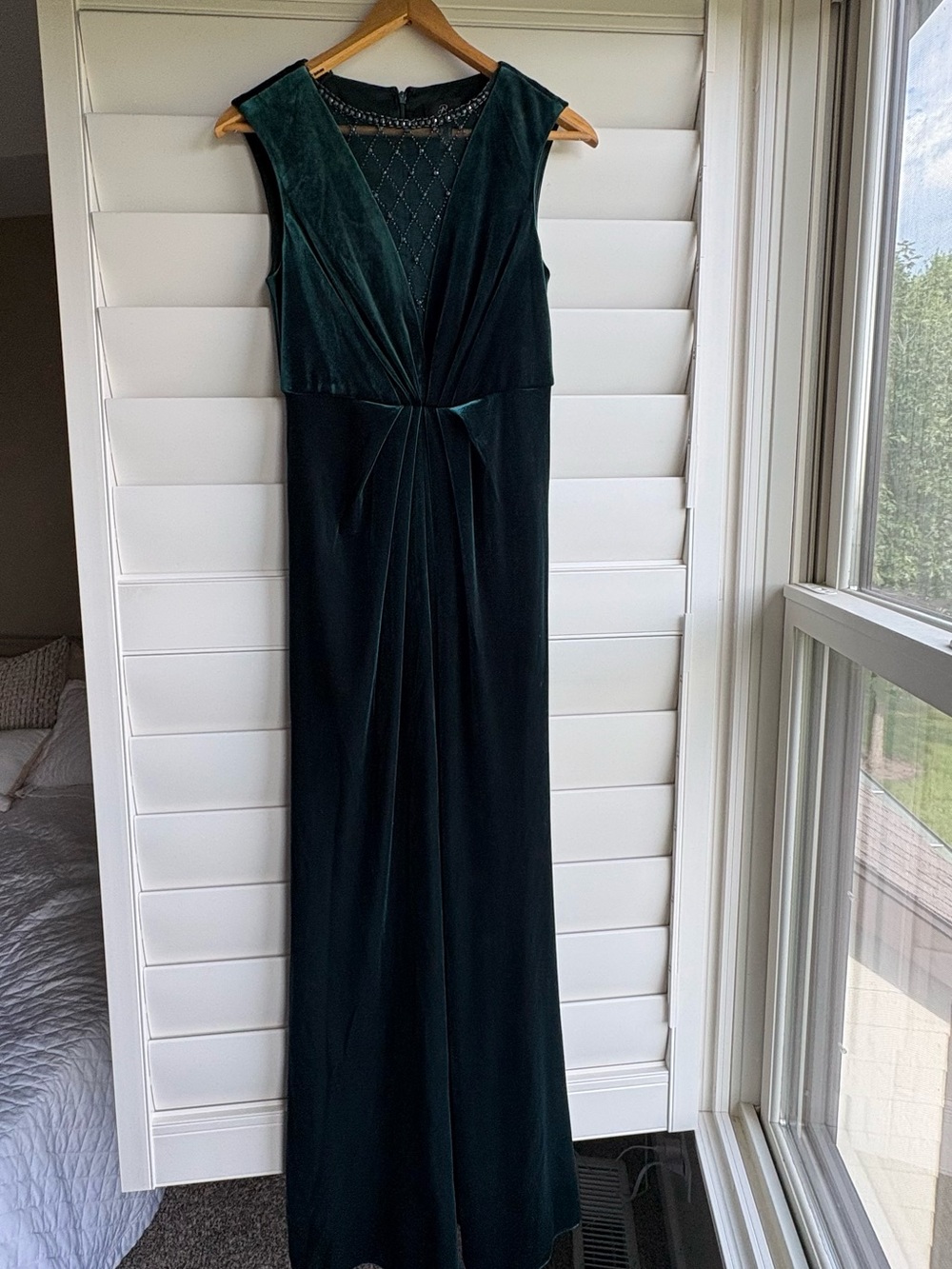 Adrianna Papell Elegant Deep Green Velvet Evening Gown size 2